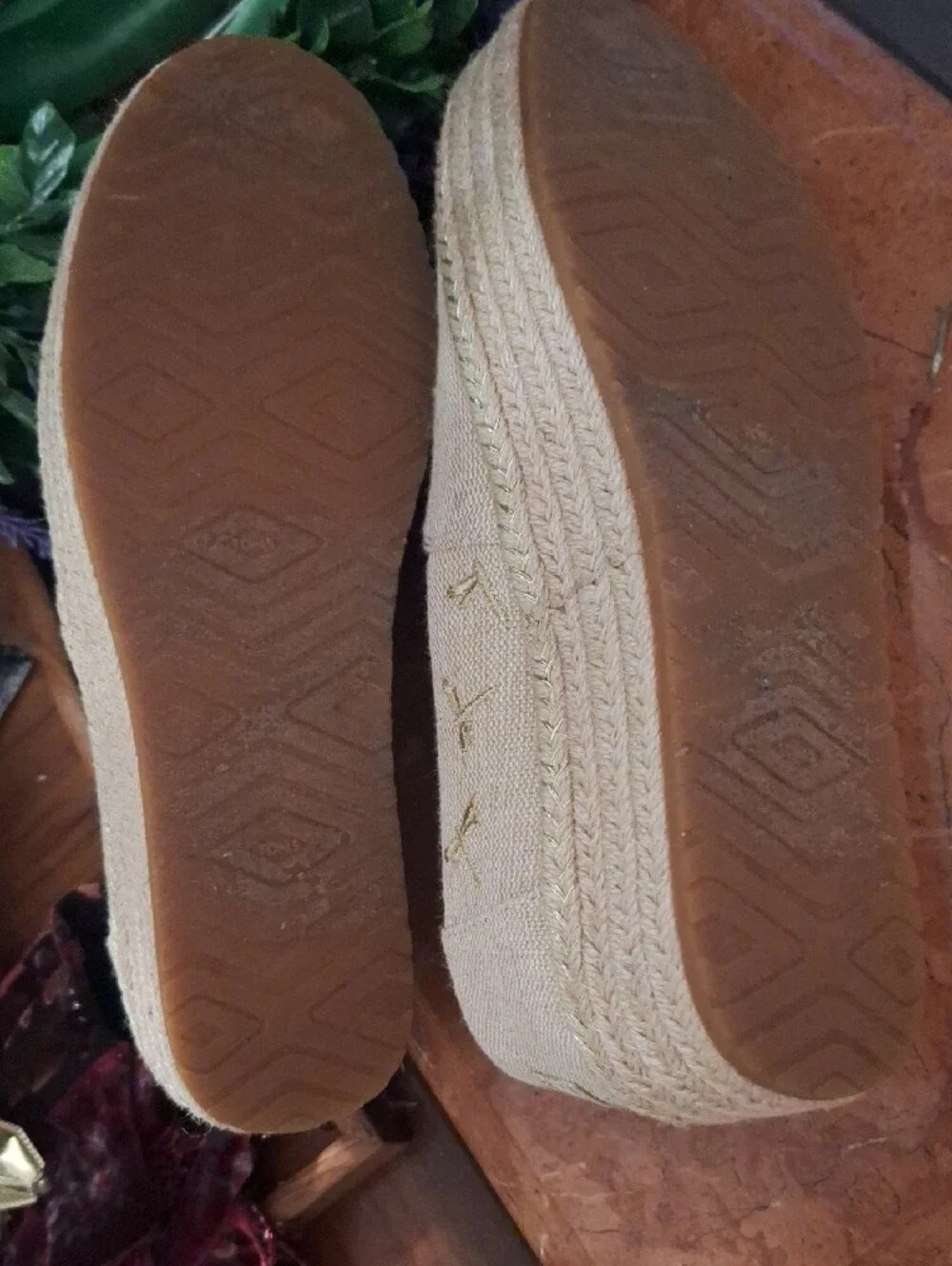 TOMS Women's Valencia Platform Dragonfly Gold Embroidery